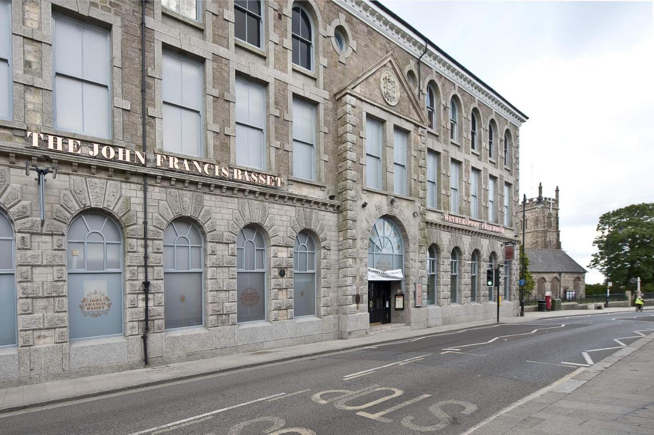 The John Francis Basset Wetherspoon Camborne Exterior foto